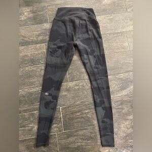 ALO Yoga Black & Charcoal Camo Leggings